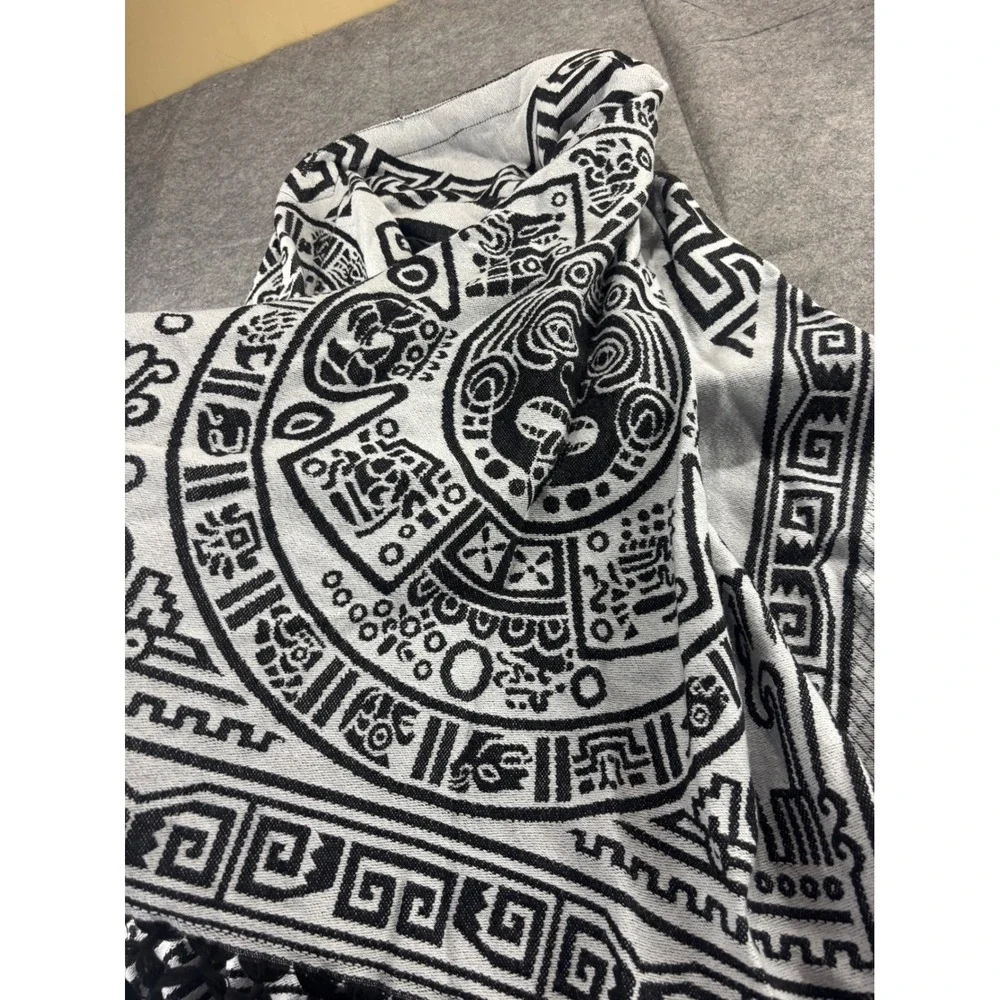 Artesanias San Martin Mexican Aztec Calendar Shawl Poncho Fringe Western Flowy